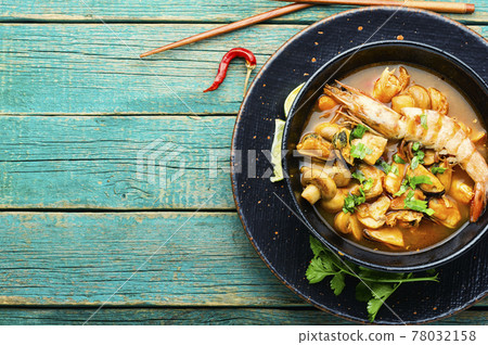 Thai tom yum soup with shrimp Thai tom yum soup with shrimp 78032158