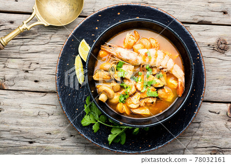 Thai tom yum soup with shrimp Thai tom yum soup with shrimp 78032161
