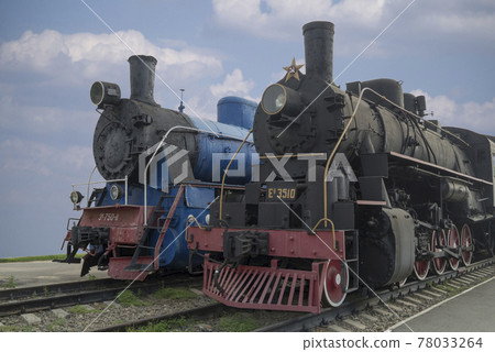 Old men-steam locomotives 78033264