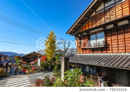 秋天的馬籠旅館，舊街景 <岐阜縣中津川市> 78033828