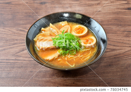 Miso ramen, miso ramen, miso ramen, miso ramen, charsh, cinnamon, boiled egg, onion. 78034745