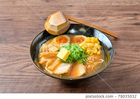 味噌拉麵，味噌拉麵，味噌拉麵，味噌拉麵，味噌玉米黃油拉麵。 78035032