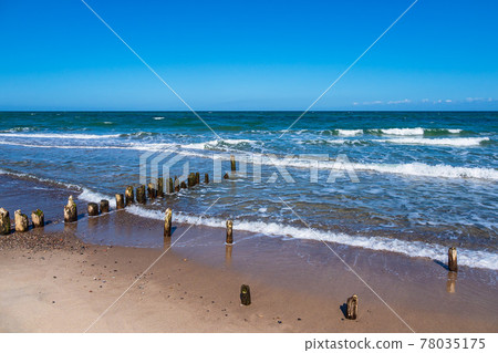 Groynes on the Baltic Sea coast in Kuehlungsborn, Germany Groynes on the Baltic Sea coast in Kuehlungsborn, Germany 78035175