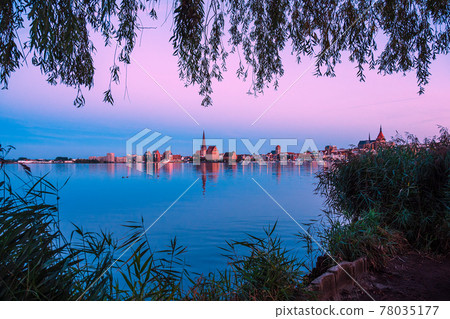 View over the river Warnow to the city Rostock, Germany 78035177