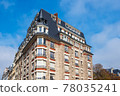 View to historical buildings in Paris, France 78035241