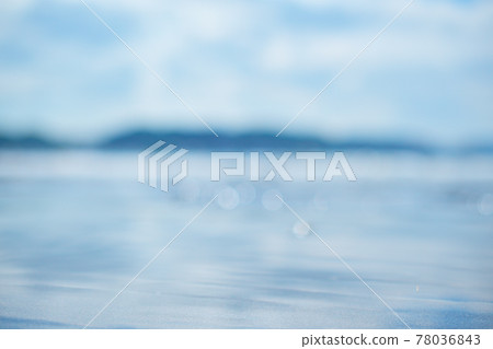 Shining ripples 78036843