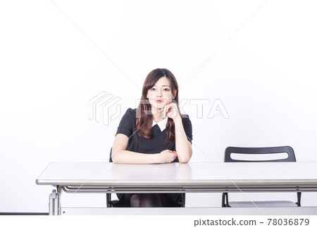 Image material for young women taking classes 78036879