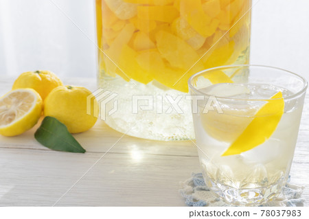 Homemade yuzu liquor and yuzu fruit 78037983