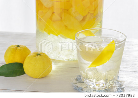 Homemade yuzu liquor and yuzu fruit 78037988
