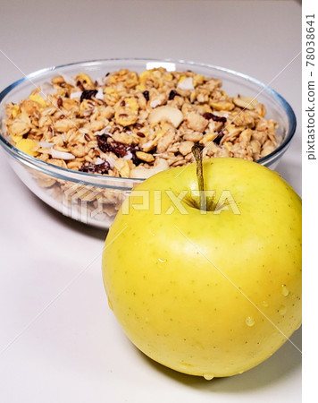 granola and green apple for breakfast. A healthy, gluten-free vegetarian breakfast 78038641