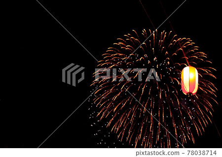 [Saitama] Todabashi Fireworks Festival: Large-flowered fireworks that bloom behind the lanterns 78038714