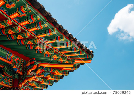 Korean traditional eaves at Royal Tomb of King Suro in Gimhae, Korea Korean traditional eaves at Royal Tomb of King Suro in Gimhae, Korea 78039245