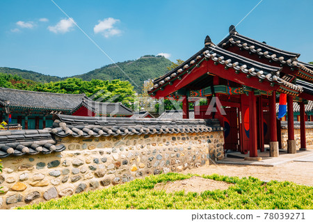 Royal Tomb of King Suro in Gimhae, Korea Royal Tomb of King Suro in Gimhae, Korea 78039271