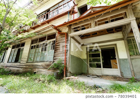 Saitama Prefecture Chichibu Mine Ogurazawa Village Ruins of Tanjima Dormitory Saitama Prefecture Chichibu Mine Ogurazawa Village Ruins of Tanjima Dormitory 78039401