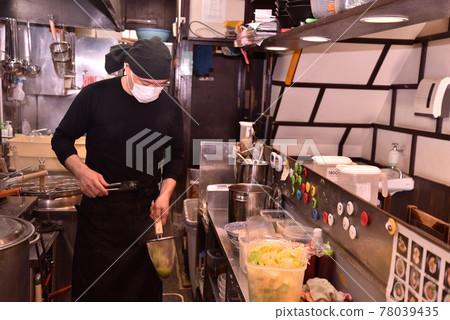 Ramen shop owner 7 78039435