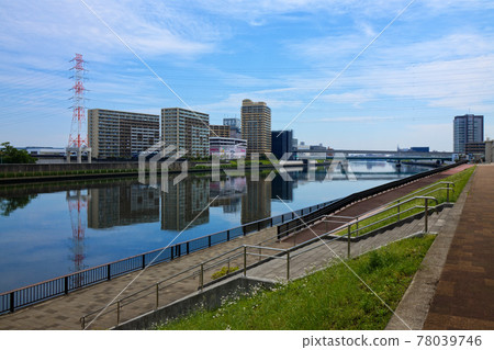 A landscape that shines in the residential area of Adachi Odai and the Sumida River 78039746