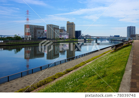 A landscape that shines in the residential area of Adachi Odai and the Sumida River A landscape that shines in the residential area of Adachi Odai and the Sumida River 78039748