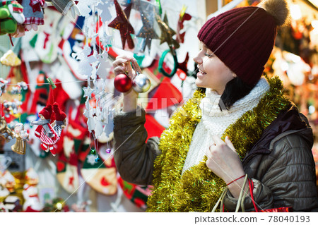 Teenage girl shopping at festive fair before Xmas 78040193