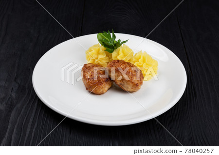 Chicken meat cutlet with mashed potatoes 78040257