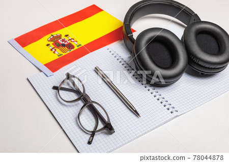 Learning foreign languages in Spain with audio recordings and headphones 78044878