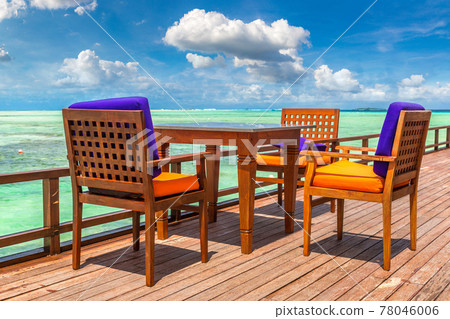 Table and chairs in the Maldives 78046006