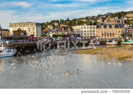 Trouville and Touques river 78048569