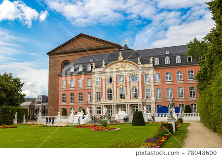 Electorate palace in Trier 78048600