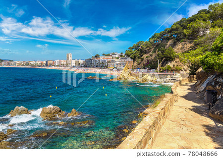 Coast of Lloret de Mar i 78048666