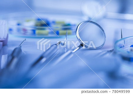 Close-up Dental Instruments Close-up Dental Instruments 78049599
