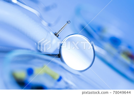 Close-up Dental Instruments Close-up Dental Instruments 78049644
