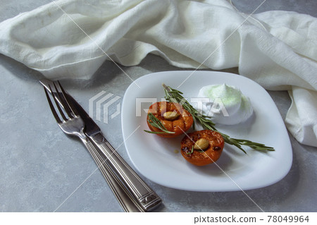 Grilled apricots with whipped cream and thyme Grilled apricots with whipped cream and thyme 78049964