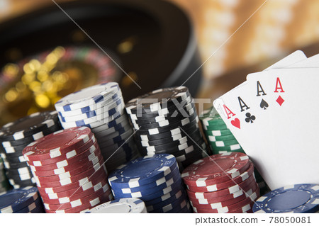 Roulette wheel running in a casino, Poker Chips 78050081