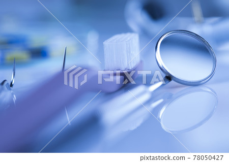 Close-up Dental Instruments Close-up Dental Instruments 78050427