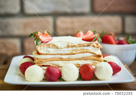 Homemade meringue Keto cake with strawberries. Homemade meringue Keto cake with strawberries. 78052285