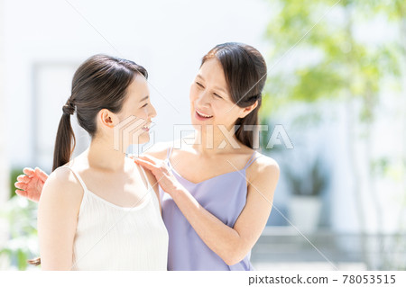 Female beauty senior parent and child 78053515