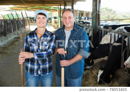 Portrait of couple farmers who are standing 78053805