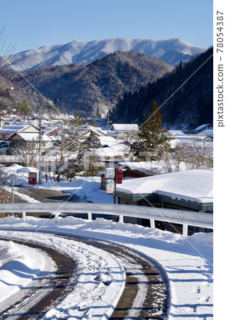 Fukuda head with snow and the streets of Hiwa 78054387