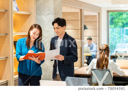 People working in the office Shooting cooperation "+ SHIFT NOGIZAKA" People working in the office Shooting cooperation "+ SHIFT NOGIZAKA" 78054391