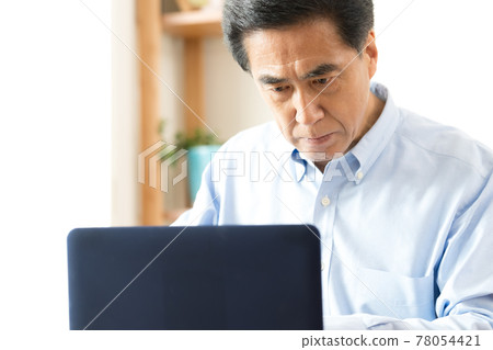 Mature Male Manipulating PC Mature Male Manipulating PC 78054421