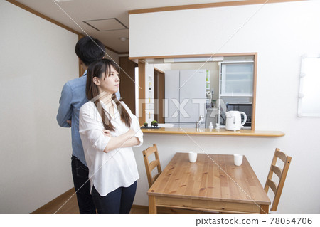 A young Japanese couple fighting and turning away A young Japanese couple fighting and turning away 78054706