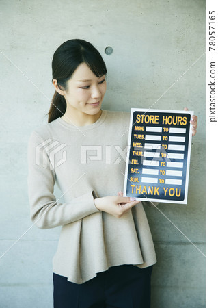 female, females, lady 78057165