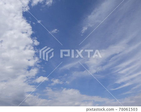 藍天白雲的背景素材 78061503
