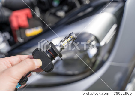 Headlights and LED bulbs Fanless LED headlights for integrated vehicles 78061960