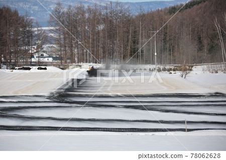 Scenery of Hokkaido "Spraying snow melting agent" 78062628