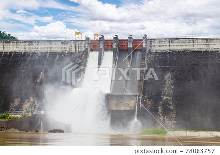 The dam Khun Dan Prakarn Chon is a dam with hydroelectric power plant irrigation and flood protection in the district. 78063757
