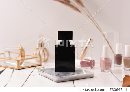Powder room perfume bottle 78064744