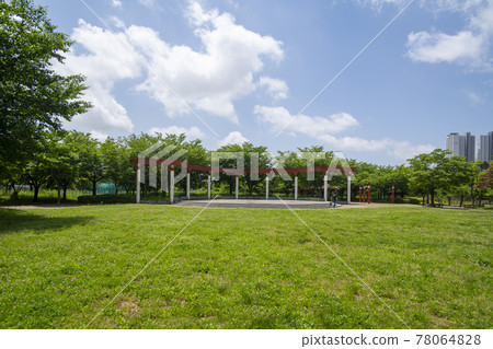 Hwarang Amusement Park 78064828