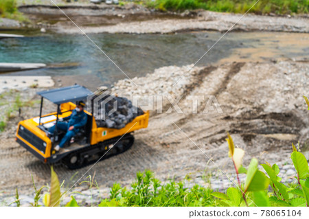 颱風季前河道施工 開利自卸車 78065104