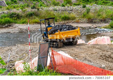 颱風季前河道施工 開利自卸車 78065107