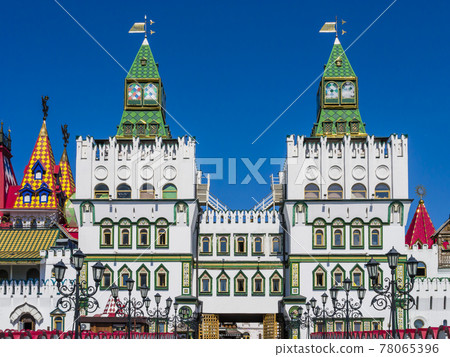 Stunning facade of Izmailovsky Kremlin, colored market famous for its souvenirs, Moscow, Russia Stunning facade of Izmailovsky Kremlin, colored market famous for its souvenirs, Moscow, Russia 78065396